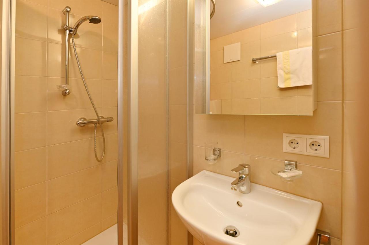 Hotel Montabella Schruns Ngoại thất bức ảnh