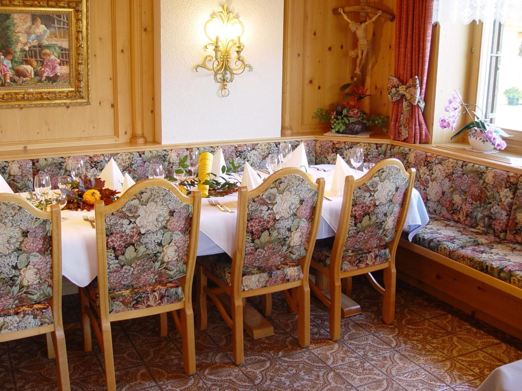Hotel Montabella Schruns Ngoại thất bức ảnh