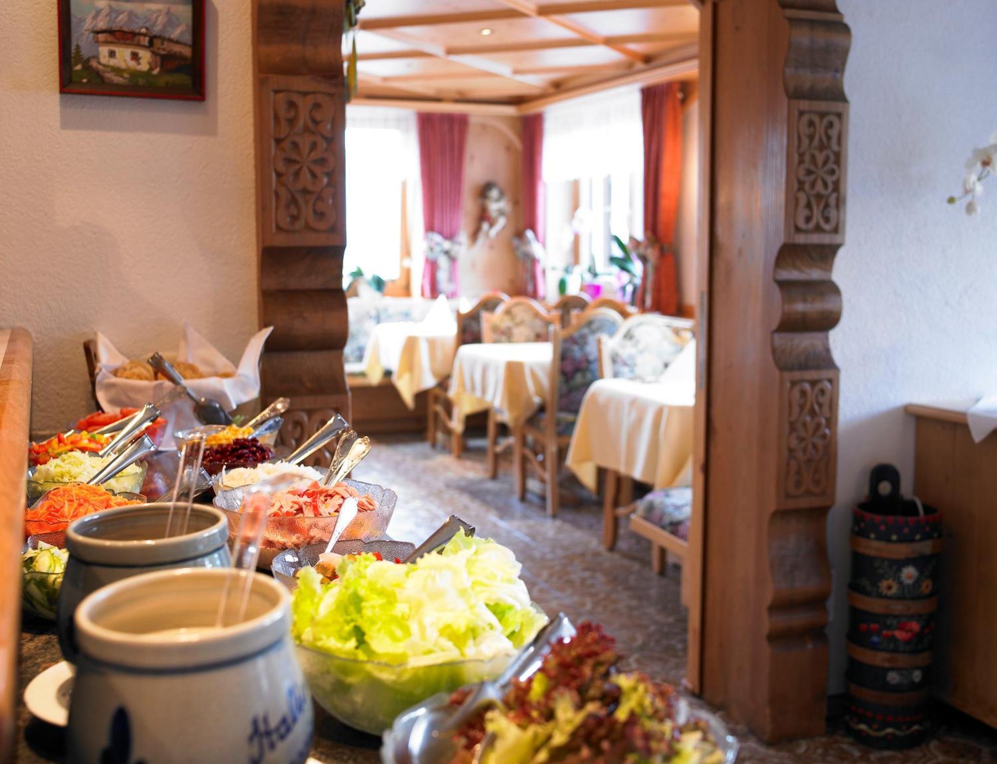 Hotel Montabella Schruns Ngoại thất bức ảnh